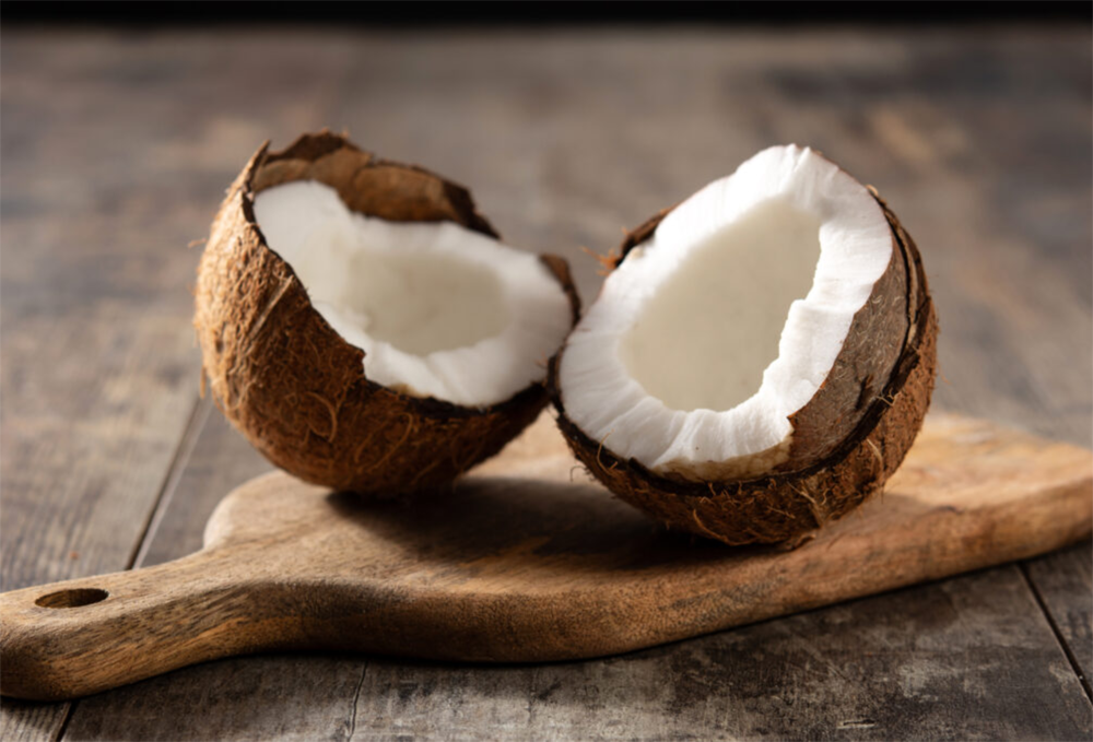 جوز الهند الناضج منزوع القشرة بالكامل