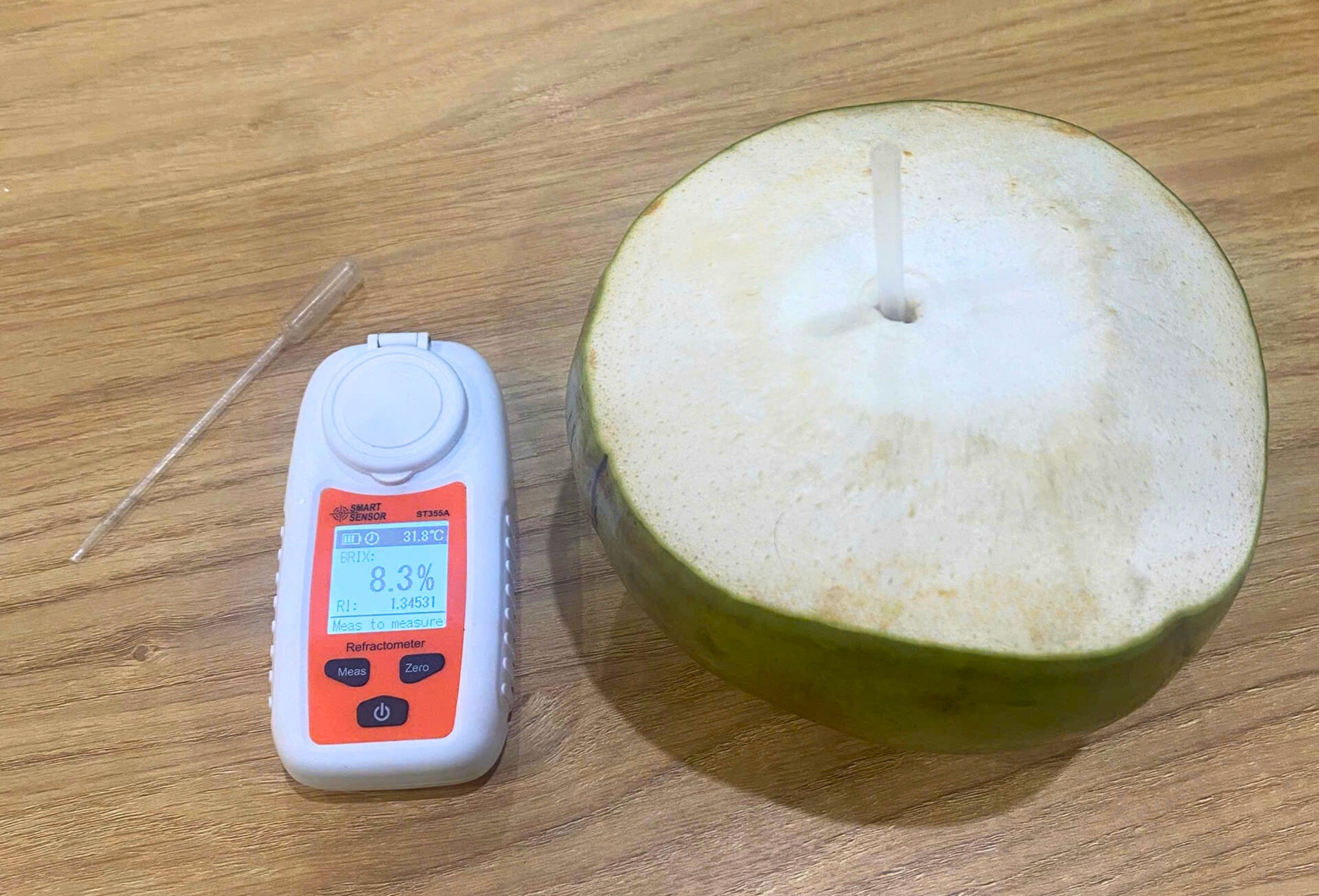 جوز الهند المُشذَّب الأخضر